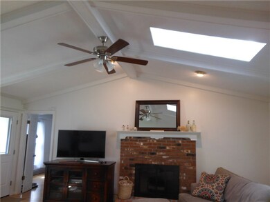 20 Sturbridge Ave, Greenville, RI 02828 - photo 4