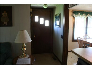 Foyer Welcome your guests through the front door!