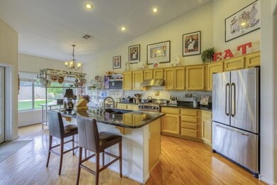 008_Kitchen and Casual Dining