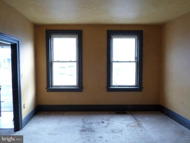 33 E Locust St, Mechanicsburg, PA 17055 - photo 4