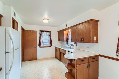 1712 Beech St - Web Quality - 009 - 09 Kitchen.jpg