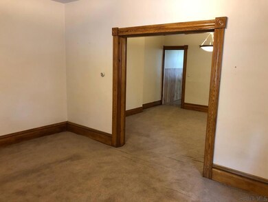 LIVING ROOM - 661