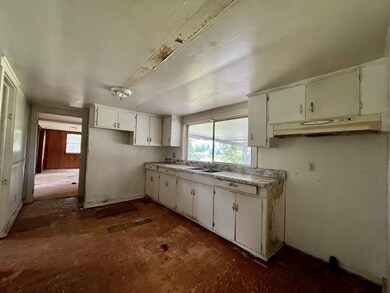 444 Benjamin H Hill Dr SW, Fitzgerald, GA 31750 - photo 5