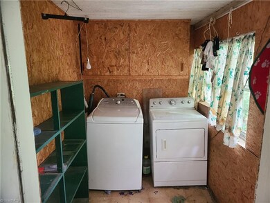 633 Oliver St, Ramseur, NC 27316 - photo 6