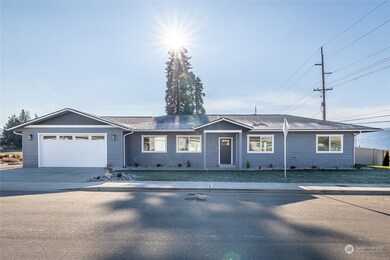 2516 1st St SE, East Wenatchee, WA 98802 - photo 3