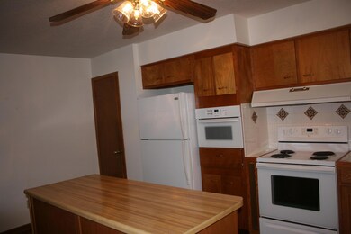 1664 Pin Oak Dr, Columbus, OH 43229 - photo 4