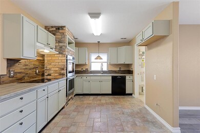 1200 Center Ct, Cleburne, TX 76033 - photo 5