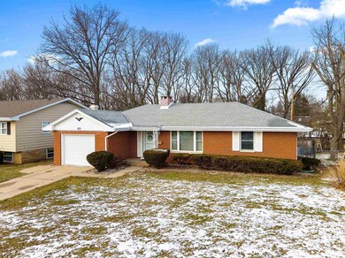 2711 W Castle Ct, Peoria, IL 61614 - photo 3