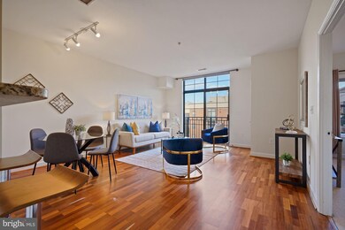 Atlas unit 914, Washington, DC 20037 - photo 4