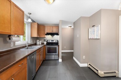 8 Lincoln Dr unit A, Hooksett, NH 03106 - photo 5