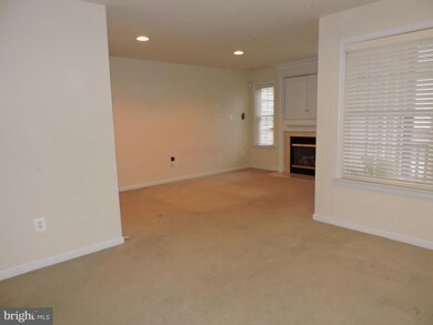 8427 Ice Crystal Dr, Laurel, MD 20723 - photo 4