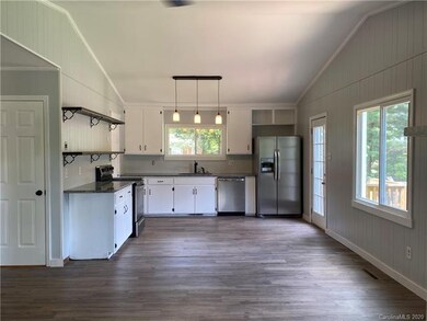 915 Wood St, Statesville, NC 28677 - photo 2