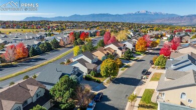 Birds eye view of property featuring a mountain vi