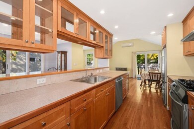 265 Elsinore St, Concord, MA 01742 - photo 4