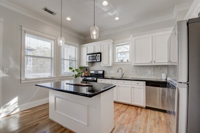 913 Yale St, Houston, TX 77008 - photo 3