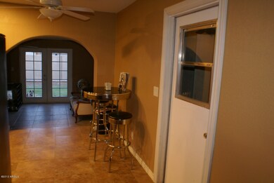 KITCHEN/DINING AREA