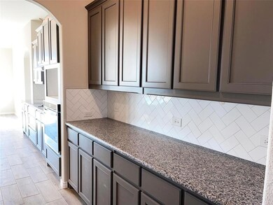 717 Franklin Dr, Joshua, TX 76058 - photo 5