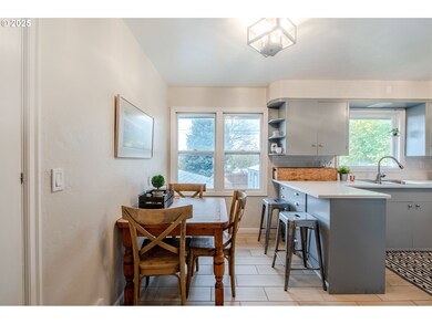 309 W 11th St, the Dalles, OR 97058 - photo 5