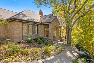 610 Cascade Hills Hollow SE, Grand Rapids, MI 49546 - photo 3