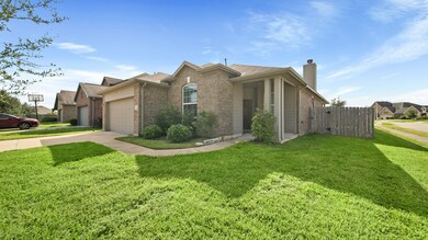 2066 Lepper St, Alvin, TX 77511 - photo 3