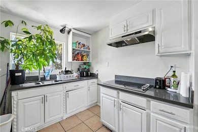 711 E 118th St, Los Angeles, CA 90059 - photo 2