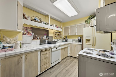 13540 SE 256th St, Kent, WA 98042 - photo 6