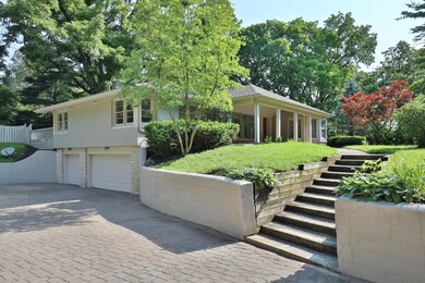 Entrance/garage