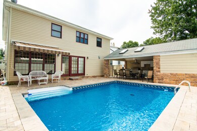 137 Fabian St, Staten Island, NY 10312 - photo 5