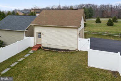 23726 Bennett Chase Dr, Clarksburg, MD 20871 - photo 2