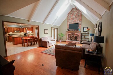 7609 SW Oxfordshire Rd, Topeka, KS 66614 - photo 4