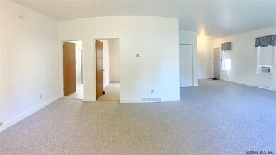 21 Park St, Saratoga Springs, NY 12866 - photo 3