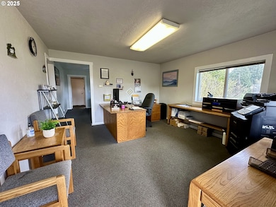 Living Room/Entrance