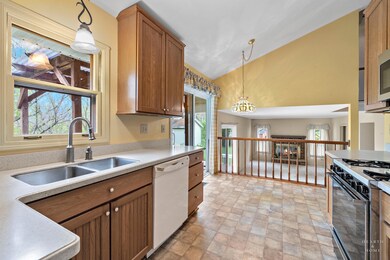 1184 Holly Ln, Algonquin, IL 60102 - photo 6