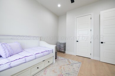 Office/ 6th Bedroom