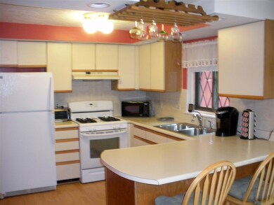 16 Adams Ave, MerriMacK, NH 03054 - photo 3