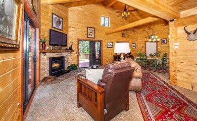 005_Living Room
