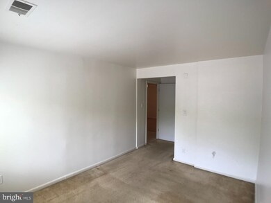 9527 Barcellona Ct, Fairfax, VA 22031 - photo 4