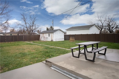 716 W Division St, Hardin, MT 59034 - photo 7