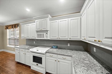 1927 Hollyglen Dr, Tyler, TX 75703 - photo 7