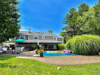 80 Udalia Ct, West Islip, NY 11795 - photo 2