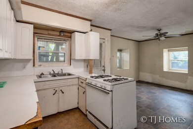 4422 Hyde Park Ave-6