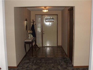 234 Selkirk Dr, North Tonawanda, NY 14120 - photo 2