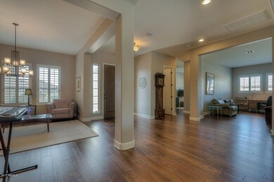007 Foyer