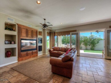 006_Family Room