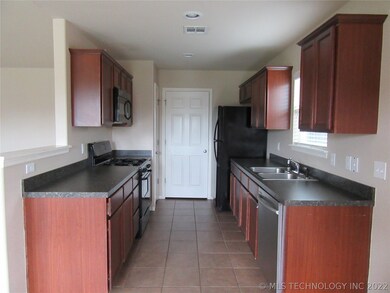 2705 N 21st St, Broken Arrow, OK 74012 - photo 4