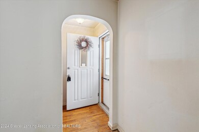 06-705-Maplehill-Ave-Lansing-MI-48910-Wi