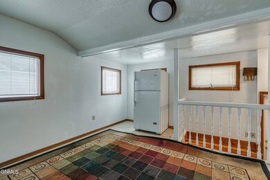 1902EThayerAve_0005