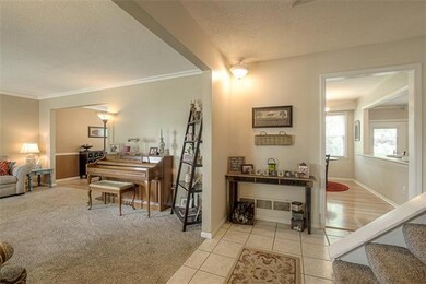 10244 Caenen Dr, Lenexa, KS 66215 - photo 5