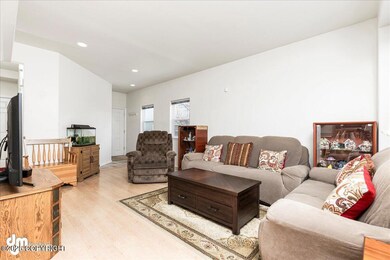 04-Living Room-DW-7910