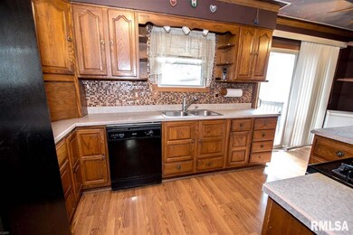 2119 Aspen Dr, Davenport, IA 52806 - photo 5